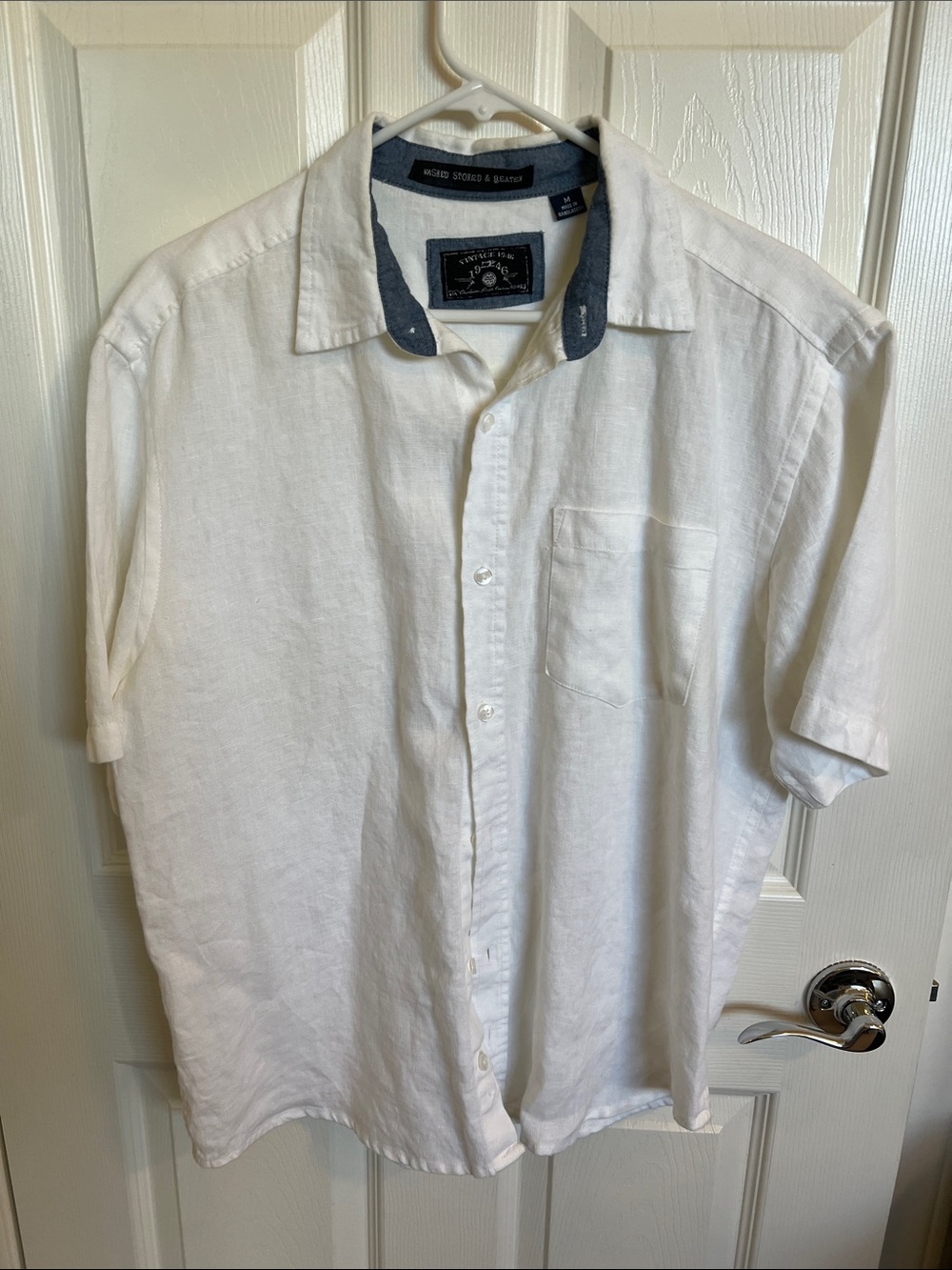 Vintage White Short-Sleeve Button-Down Shirt with Contrast Collar